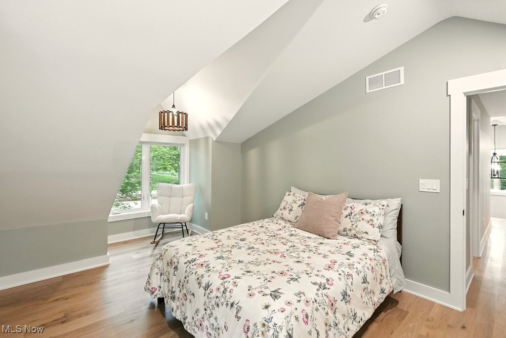 Moreland Hills, Ohio 44022, United States, 3 Bedrooms Bedrooms, ,3 BathroomsBathrooms,Residential,Active,175636