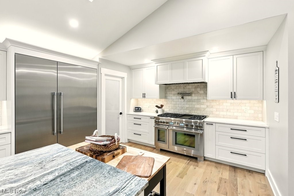 Moreland Hills, Ohio 44022, United States, 3 Bedrooms Bedrooms, ,3 BathroomsBathrooms,Residential,Active,175636