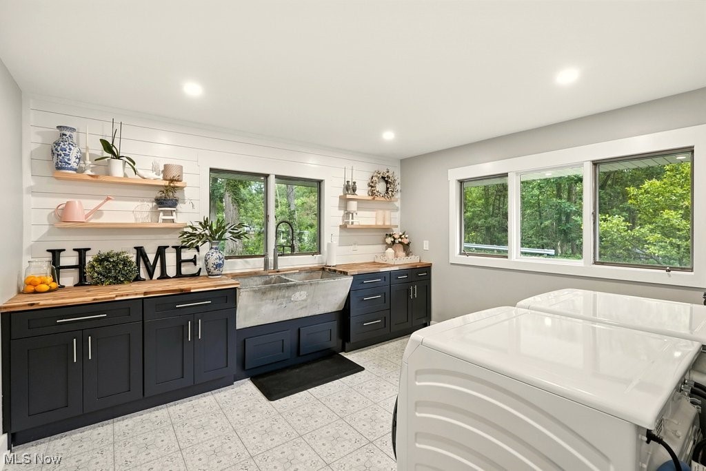 Moreland Hills, Ohio 44022, United States, 3 Bedrooms Bedrooms, ,3 BathroomsBathrooms,Residential,Active,175636