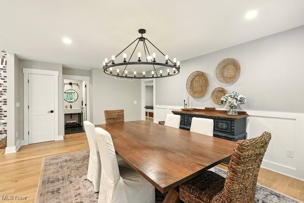 Moreland Hills, Ohio 44022, United States, 3 Bedrooms Bedrooms, ,3 BathroomsBathrooms,Residential,Active,175636