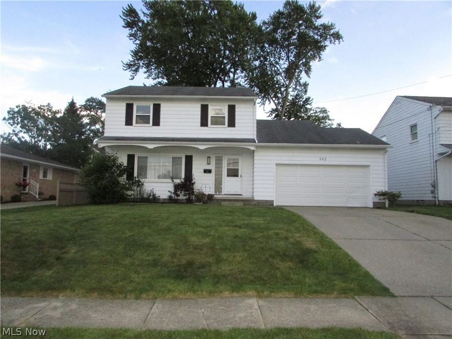 An exceptional 4 bedroom colonial in Cuyahoga Falls with over 2000 sq ft of total living space.  This home has many updates, including windows, the kitchen, baths, and much more.  The main bath was recently remodeled.  A 22x12 rec room covers the finished basement.  There is also a formal living room, family room, formal dining room, and screened back porch.  The back yard is completely fenced.  The large kitchen has been updated, and has an eating area.  Do not miss out on all this space!