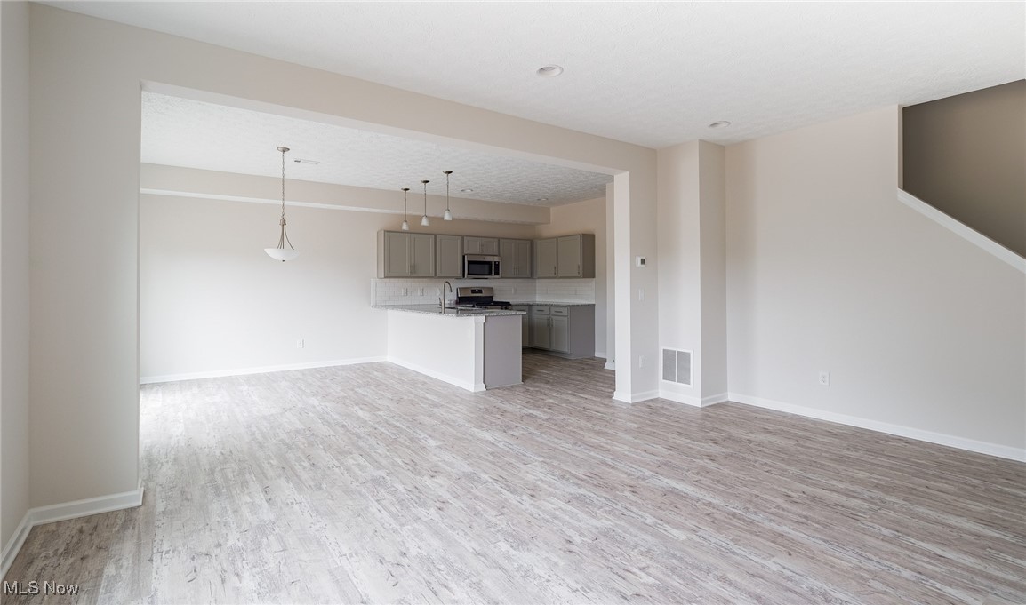 422 Honeycrisp Drive