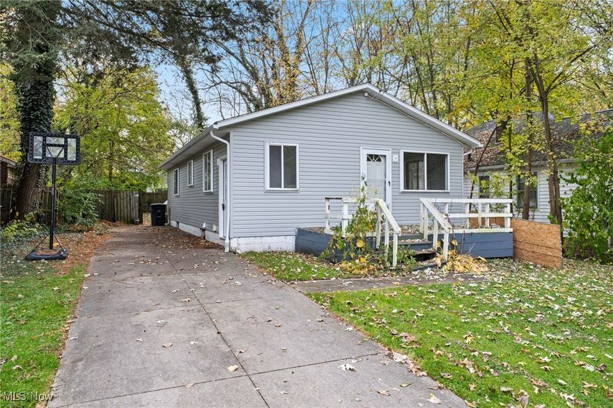 Welcome to 1562 Marlowe Ave. This home is move in ready and just completed remodel. Updates include new Vinyl siding, central air, electrical panel Kitchen with granite countertops along with new appliances, LVT flooring, Bathroom including tub and surround, vanity and toilet and LVT flooring, fresh paint carpet and light fixtures.  Home is located close to parks and shopping on dead-end street. Don't miss a great opportunity schedule your showing today.