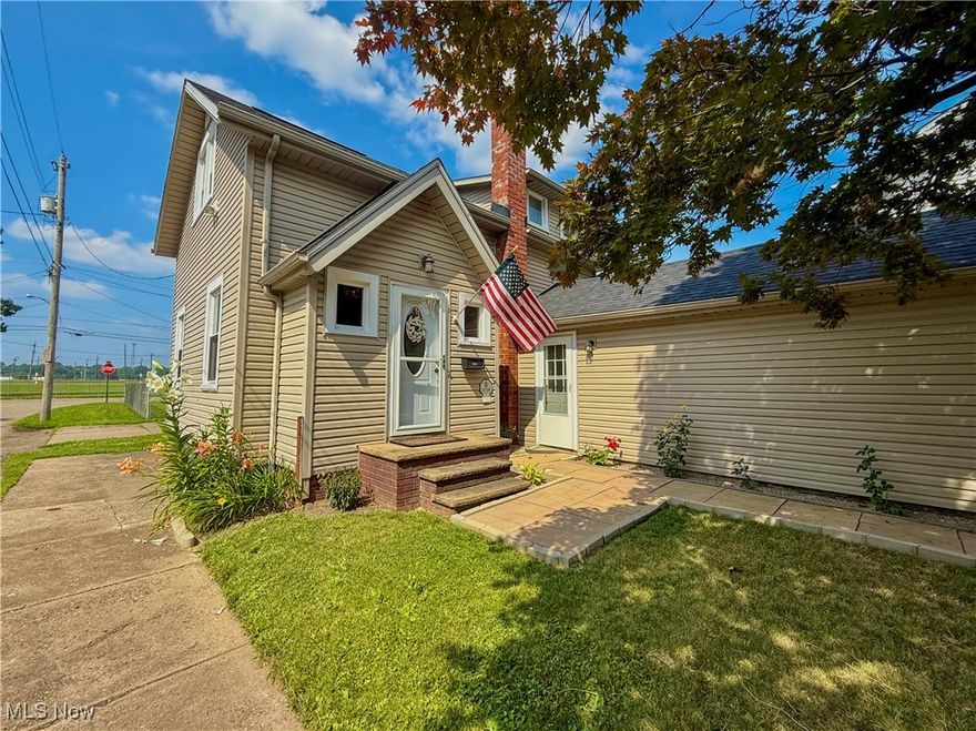 Welcome to 3115 2nd Street in Canton, OH! This beautifully updated home is ready for you to move right in. Featuring fresh interior paint, updated flooring, a newer roof, HVAC system, and central air — plus a waterproofed basement for peace of mind. It's a one-and-a-half bath, 2-bedroom home and is conveniently located just off 77. It's a turnkey home that's ideal for a starter home or rental investment.
Don’t miss out — schedule your tour today!