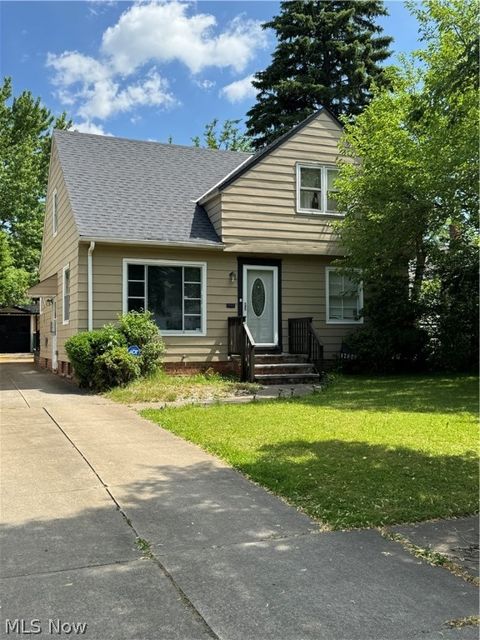 Single Family Residence in Maple Heights OH 17829 Dalewood Avenue.jpg