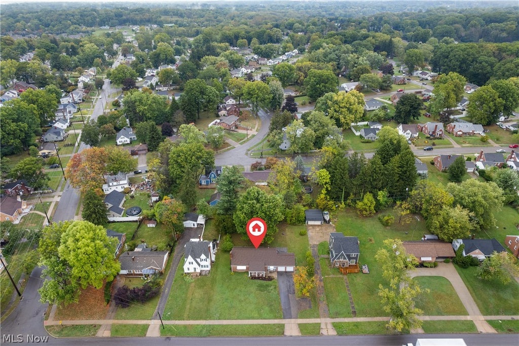 Photo of 1720 Lincoln Way E, Massillon, OH 44646 (MLS # 5223138)