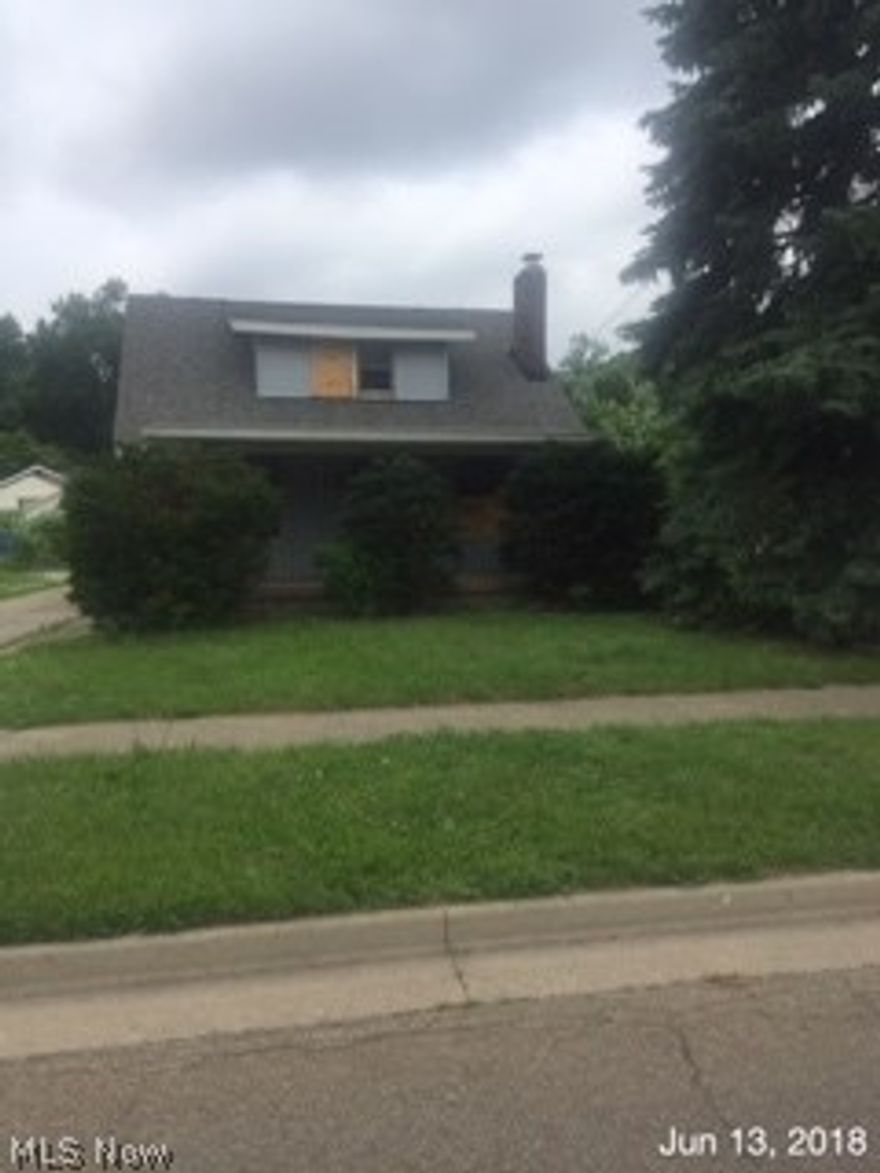 Tremendous opportunity awaits !!!! 3 bedroom colonial with detached garage. Extra large yard.
Property sold in as is condition.  Buyer and their agent are responsible for all due diligence and verify all information herein.  Information is not guaranteed and is subject to change. Terms subject to sellers addendum.