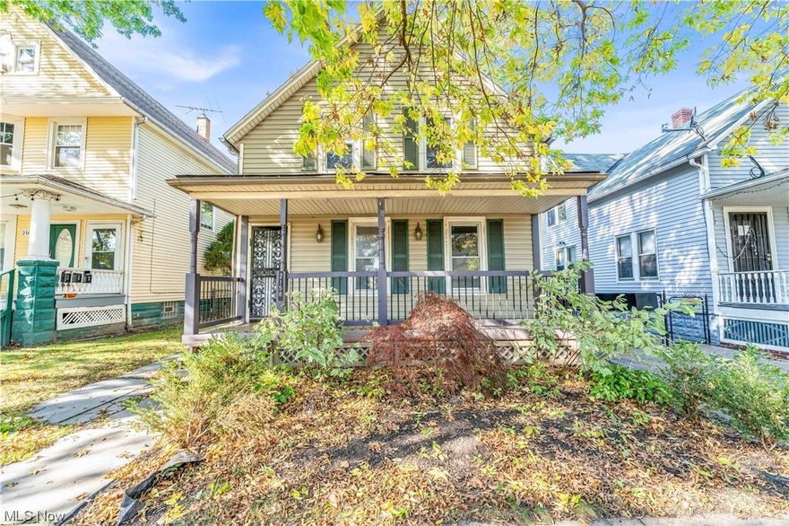 2158 W 83rd UP, Cleveland - Spacious 2 bed 1 bath apartment! //

$ 825 rent / $ 825 deposit //
$49 application fee per adult //
NO SMOKING //
1 time $129 non-refundable set up fee paid at lease signing //

$30/month required resident benefit package; can include personal property/liability insurance for an additional $5/month for $35/month total. //

All applicants are required to fill out a PetScreening application, found on our website/app before being processed. Even if you have NO pets - this app must be filled out. 1-2 pets OK w/ approved PetScreening & PetFee (Some breed restrictions apply). 1 time, non-refundable pet fee of $200-500 per animal applies to all pets & must be paid prior to or when you pay your 1st month rent. (No fee for qualified assistance animals) //

Our application is processed through secure site: Findigs. They require ID & income verification. Without this, your app will not be processed. They offer 24/7 chat support on their app directly if you have any questions //

BEDROOMS: 2
BATHROOMS: 1
APPLIANCES PROVIDED: fridge and Stove
UTILITIES / RESIDENT RESPONSIBILITY: resident pays gas/electric and is responsible for snow removal. Lawn care and water/sewer/trash is included.

Serious inquiries only.