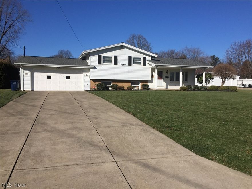 four level split.close to park.very well cared home. roof,windows,furnace,a/c have been updated.concrete drive,covered rear patio.huge family room.
water proofed basement.fully equipped kitchen with all appliances and solid surface counter top.Large lot.Just a few of many other features.