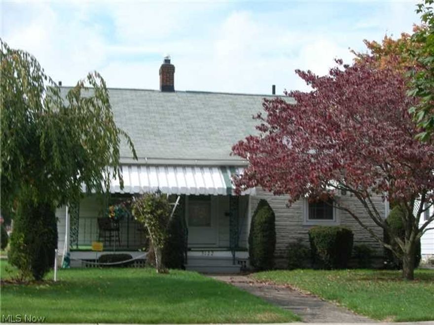 Clean four bedroom.  Ideal for first time home buyers.  Walking distance to Central Park.