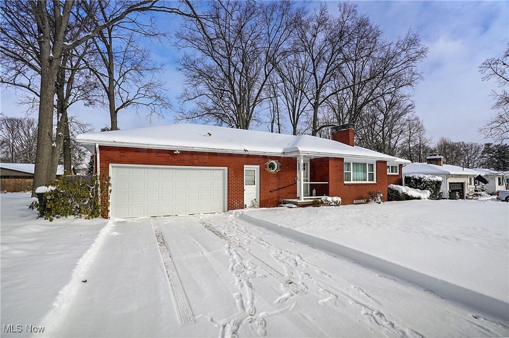 Photo of 3849 Southwood Drive SE, Warren, OH 44484 (MLS # 5184128)