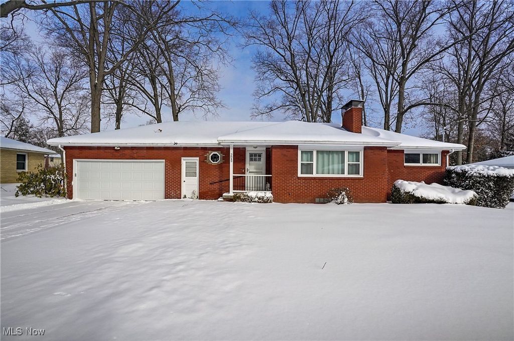 Photo of 3849 Southwood Drive SE, Warren, OH 44484 (MLS # 5184128)