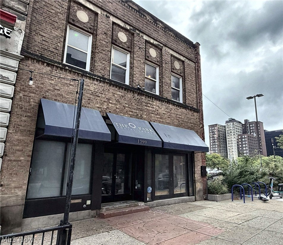 1299 W 9th Street