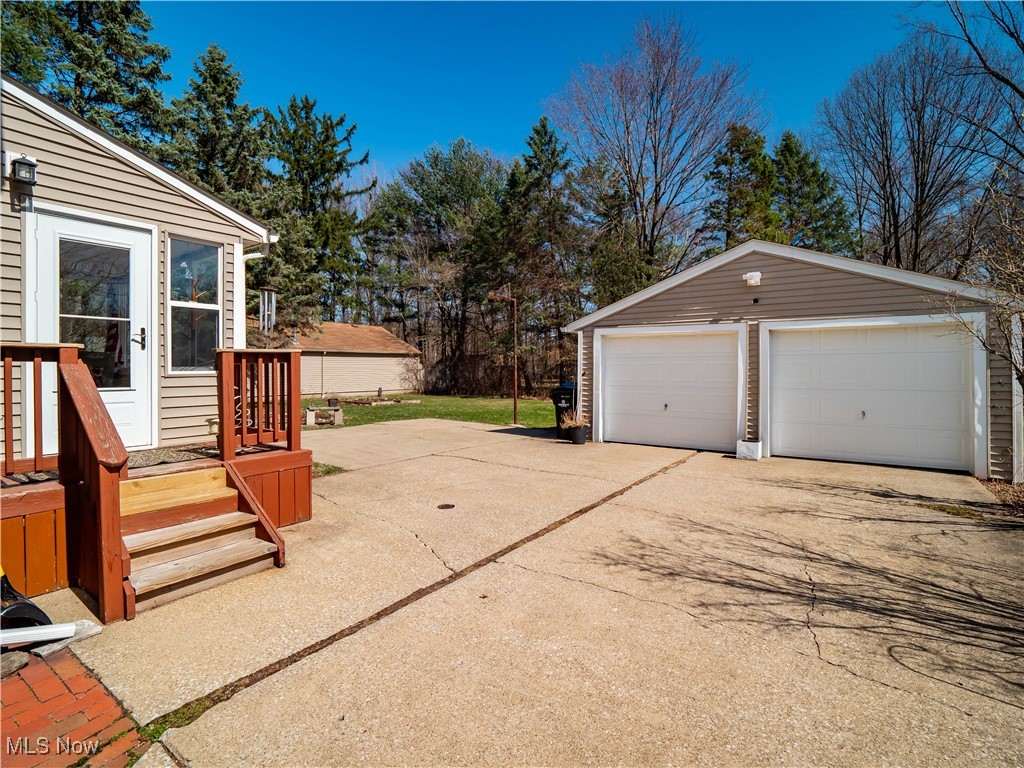 3879 Root Road, North Olmsted, Ohio image 6