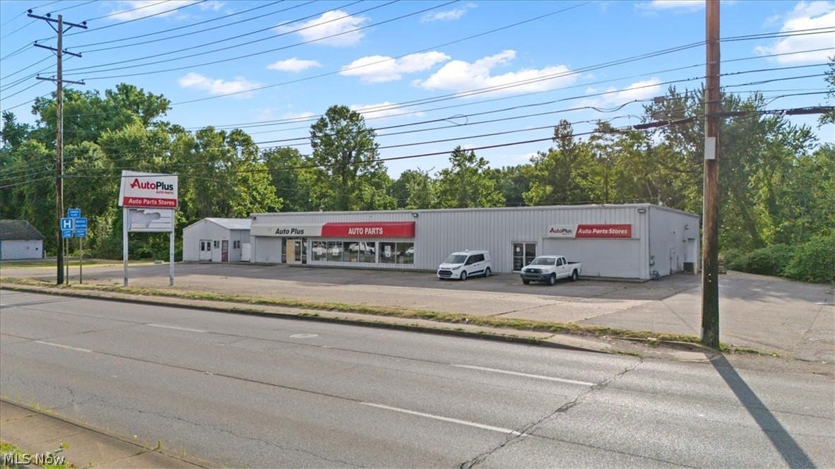 Great Commercial location with one of the Highest Traffic counts (10,661 vpd) in the Mid Ohio Valley with B2 Zoning. Main Building 6,000 Sq/Ft Metal construction/Metal Roof with a Secondary storage building 1,150 Sq/Ft. All sits on .735 of an acre with 230 Ft of Frontage on Garfield Ave.