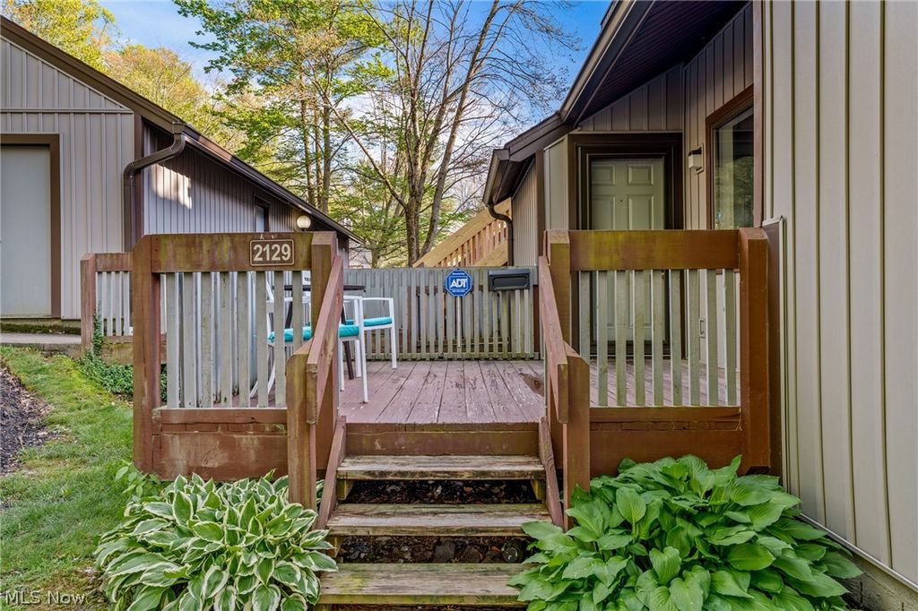Photo of 2129 Pinebrook Trail, Cuyahoga Falls, OH 44223 (MLS # 5206396)
