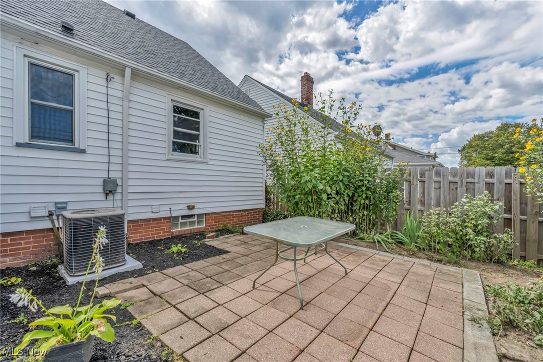 Parma, Ohio 44129, United States, 3 Bedrooms Bedrooms, ,2 BathroomsBathrooms,Residential,Active,204052