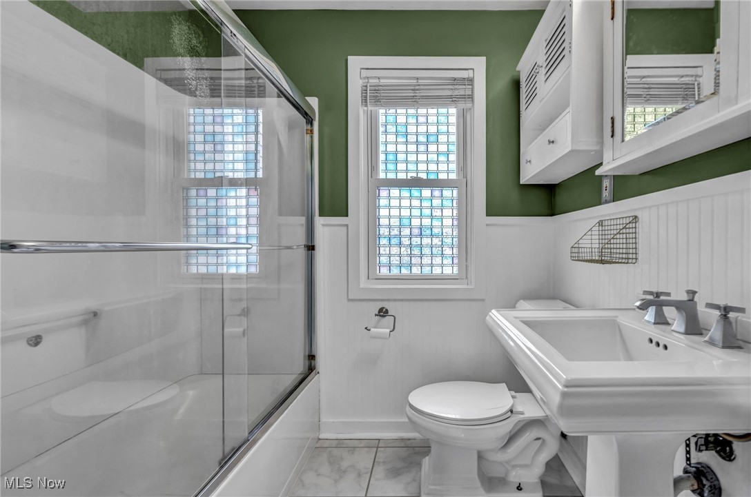 Parma, Ohio 44129, United States, 3 Bedrooms Bedrooms, ,2 BathroomsBathrooms,Residential,Active,204052