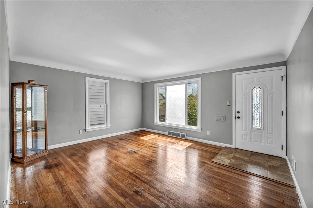 Parma, Ohio 44129, United States, 3 Bedrooms Bedrooms, ,2 BathroomsBathrooms,Residential,Active,204052