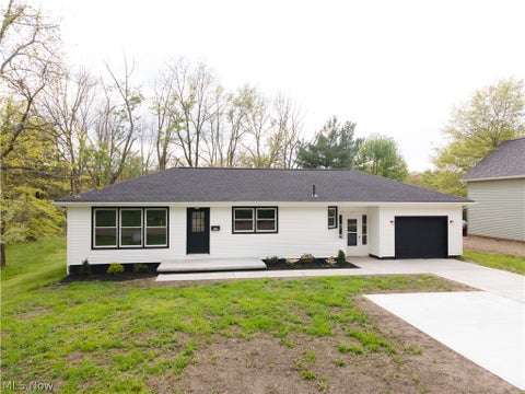 Homes For Sale - 967 S Canal Street<br/> Stark County, Canal Fulton, OH 44614