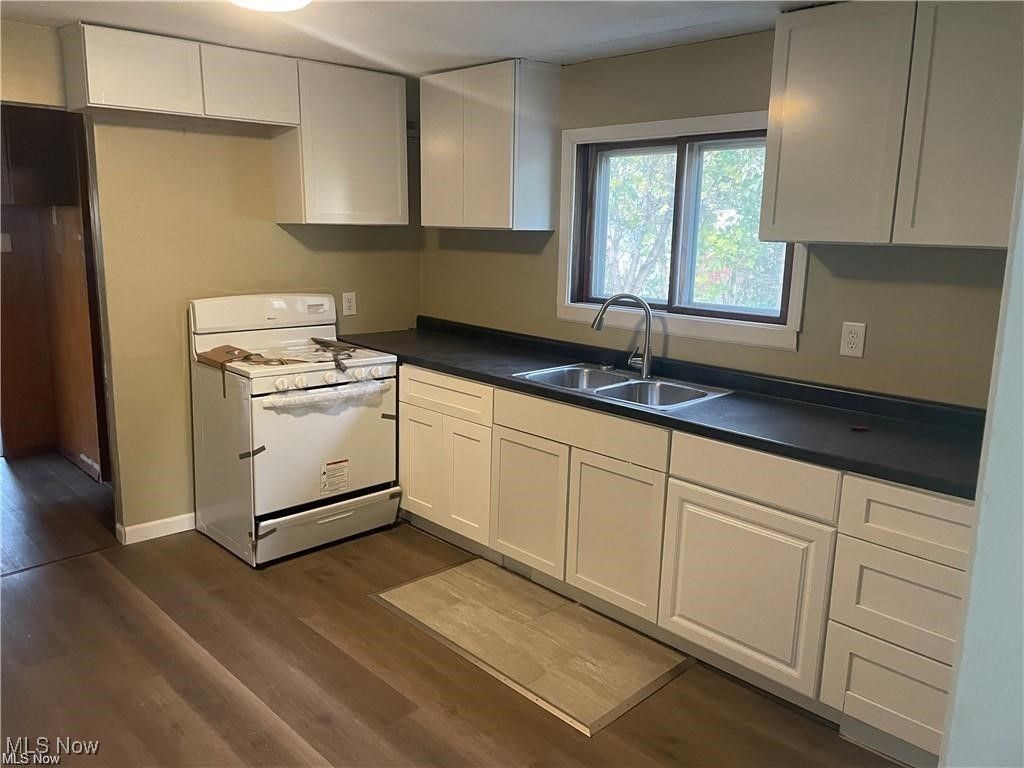 Photo of 7903 Jeffries Avenue, Cleveland, OH 44105 (MLS # 5175017)