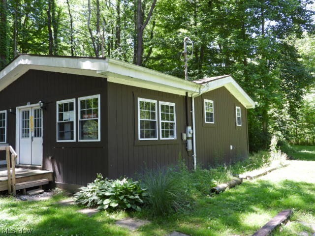 1 bed, 1 bath fixer upper located on a nice wooded lot in North Kingsville, OH.