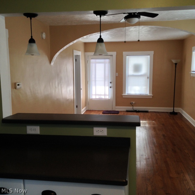 Broadview Cos Vly Road Hms Su - Residential