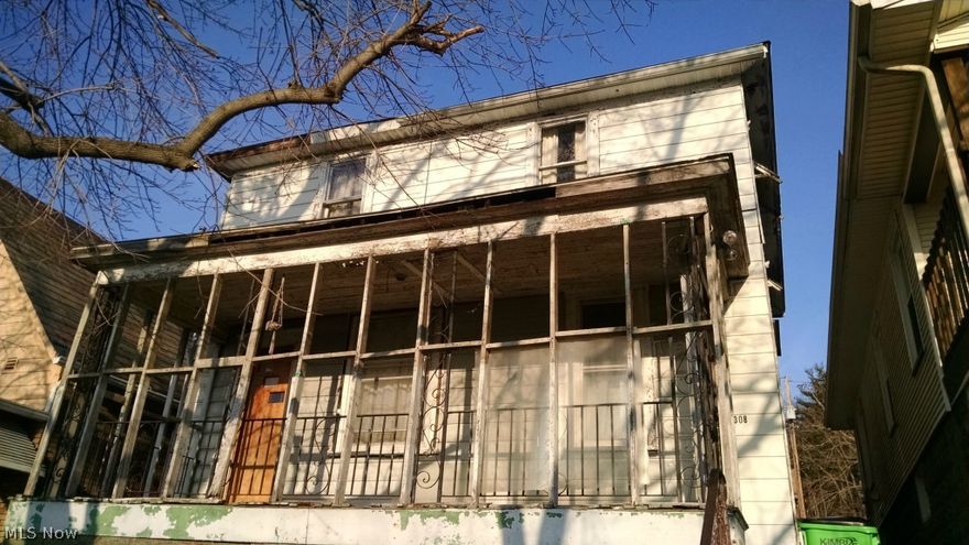 Investment property! Duplex on 30x125 Lot. Downstairs unit has 2 bedrooms and upstairs unit has 1 bedroom.  In need of repair but Seller has kept the Electric and Gas on. Some updated electric. Washer and dryer hookup in the downstairs unit. Seller receives a Homestead Reduction of $184.57