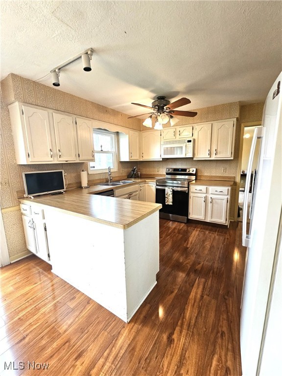 16585 S White Oaks Drive, Strongsville, Ohio image 7