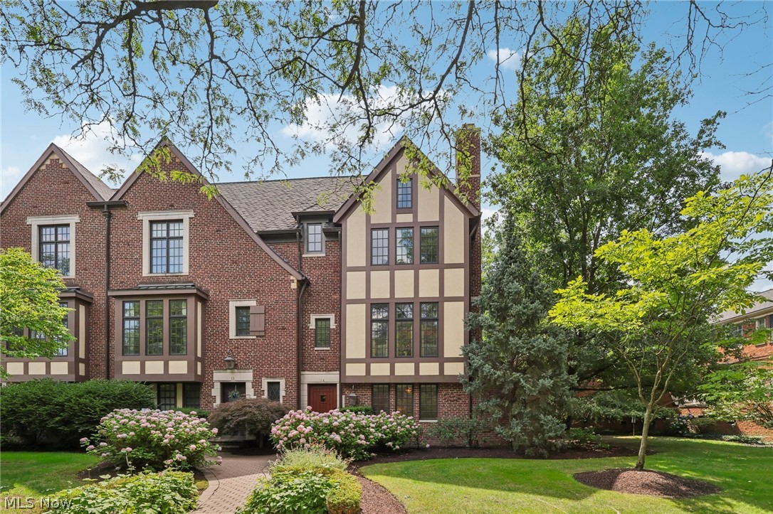 View Shaker Heights, OH 44120 condo