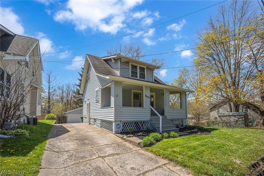 What a great home in Springfield Twp! Two bedroom with an oversized double car garage, and completely move in ready. Updates include, flooring, paint, updated bathroom, porch, and landscaping. Close to Springfield High school, Route 224, and Mogadore.