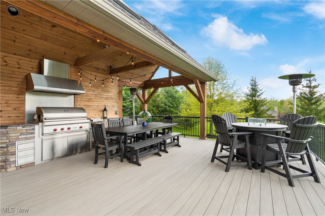 6313 Manor Glen Drive, Medina, Ohio image 12