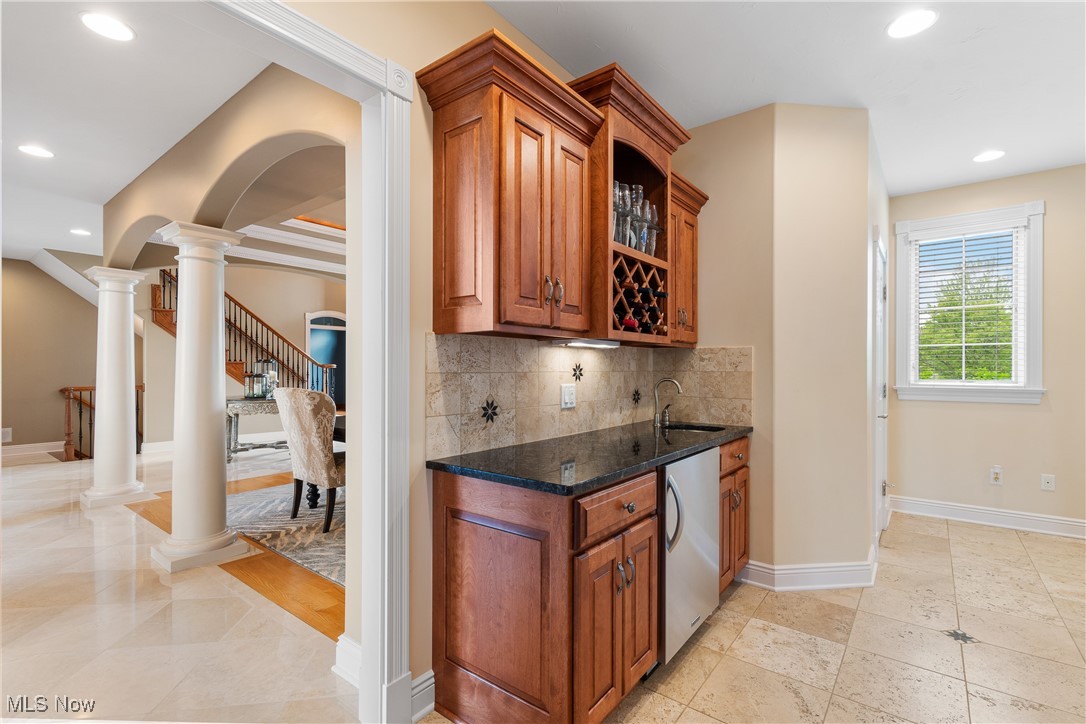 6313 Manor Glen Drive, Medina, Ohio image 14