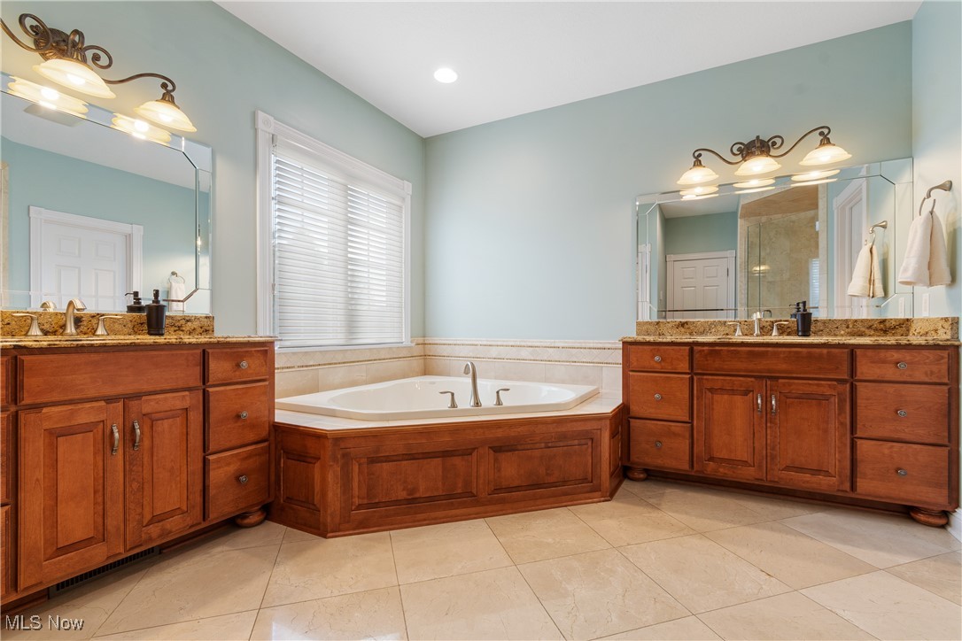6313 Manor Glen Drive, Medina, Ohio image 17