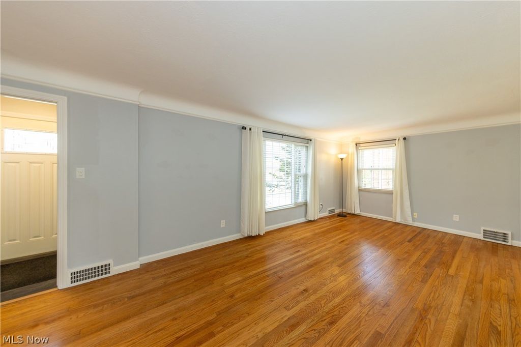 Photo of 21130 Edgecliff Drive, Euclid, OH 44123 (MLS # 5205878)