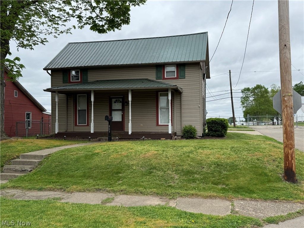 Photo of 803 Kenilworth Avenue, Coshocton, OH 43812 (MLS # 5204566)