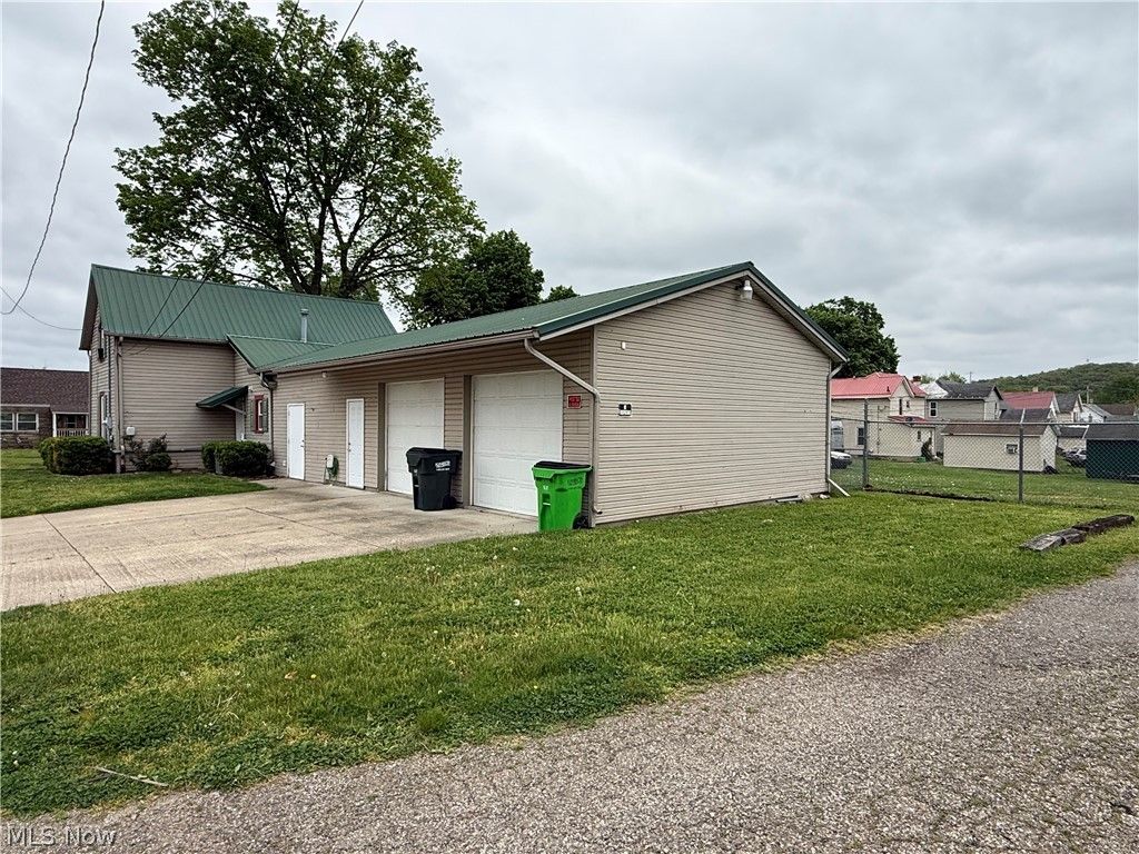 Photo of 803 Kenilworth Avenue, Coshocton, OH 43812 (MLS # 5204566)