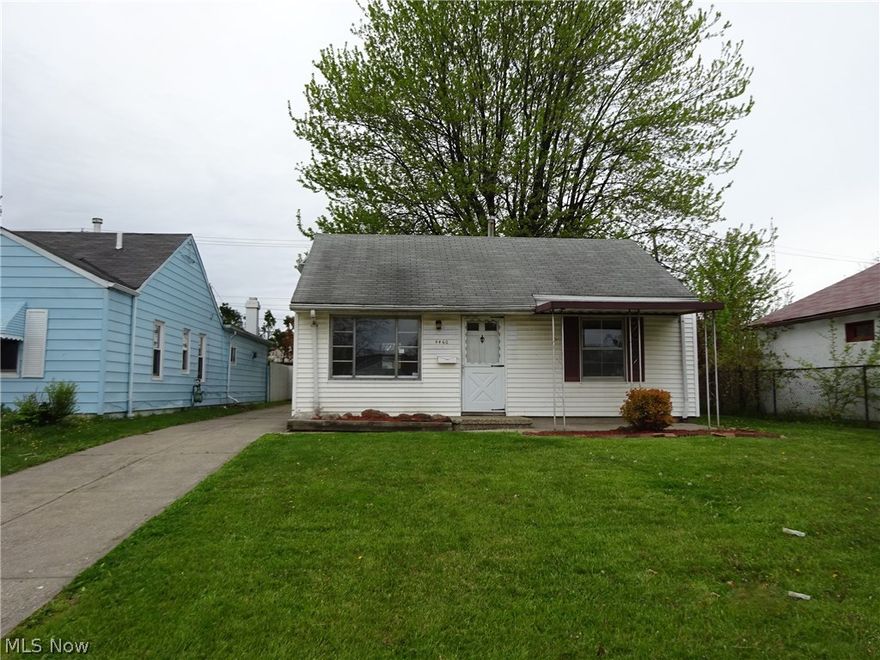 Great starter or investment opportunity! Definitely cheaper than rent! Alternative to condo living! good sized back yard, one car garage, attic storage thru pull down access and more! This is a Fannie Mae Homepath property!