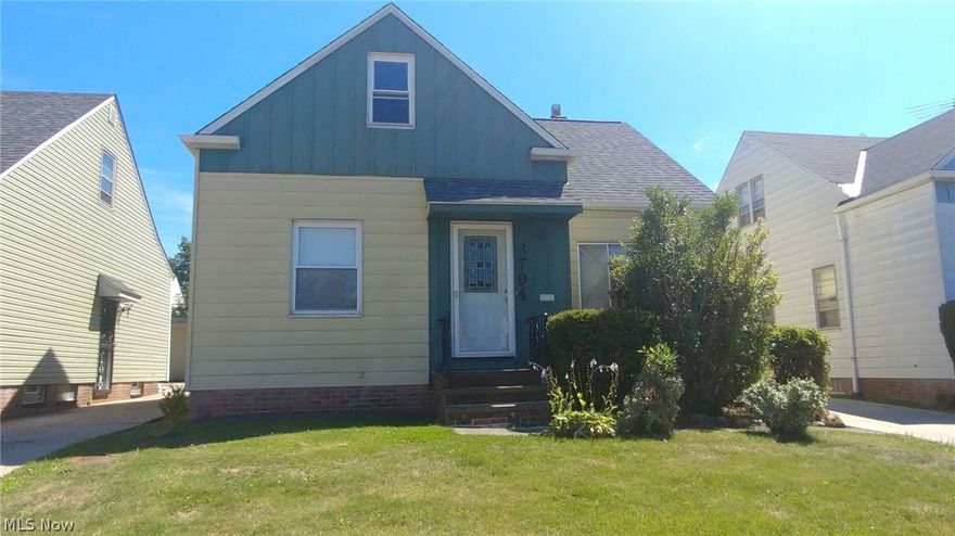 3794 Salisbury, S Euclid - 3 bed 1.5 bath bungalow! Must See! 

$950 rent / $950 deposit 
$25 application fee per adult 
1-2 pets OK with additional deposit 
NO CMHA / NO SEC 8 

Really lovely bungalow home that offers new and recently re-done kitchen and bathroom! Large living room leads to the eat in kitchen that has a stove and dishwasher provided for the tenant. Tenant must provide their own fridge, or we can provide for $25/month. Home does not have central air, but tenant is permitted to use window units. 2 bedrooms on the 1st floor and large 3rd bedroom/dormer on the 2nd floor. Washer/dryer hook ups in the basement! 

Tenant pays all utilities incl. water/sewer, gas and electric; and is responsible for lawn care/snow removal.