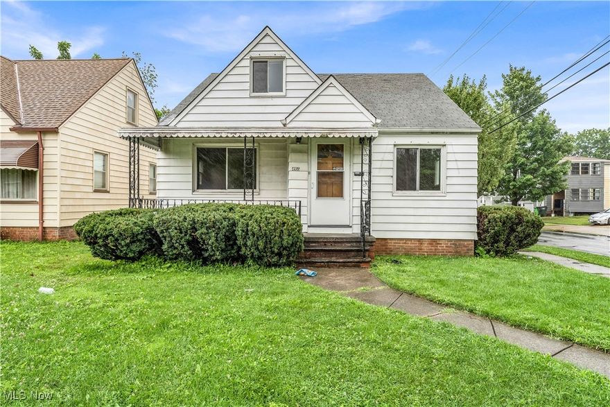 Single-family investment property with 3 bedrooms, 2 full bathrooms, finished basement and detached 1 car garage. Great addition to any rental portfolio!