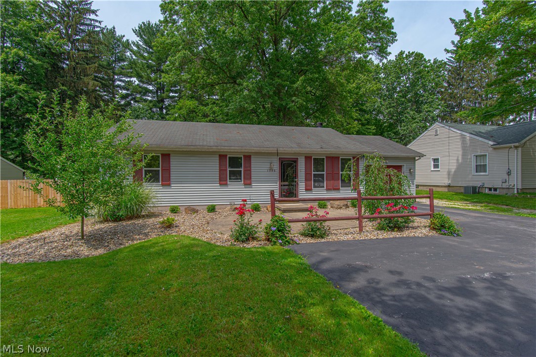 Well maintained RANCH in Austintown School district! This house offers 3 bedrooms and 1 full bath. The entire house has been freshly painted and new flooring throughout. The vaulted ceiling give’s off a nice open concept. Kitchen appliances and washer/dryer are all newer and stay with the house! Large, fenced in backyard with private patio.