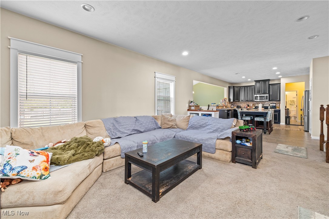 2516 Daegan Drive, Avon, Ohio image 9
