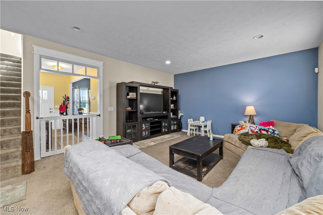2516 Daegan Drive, Avon, Ohio image 8