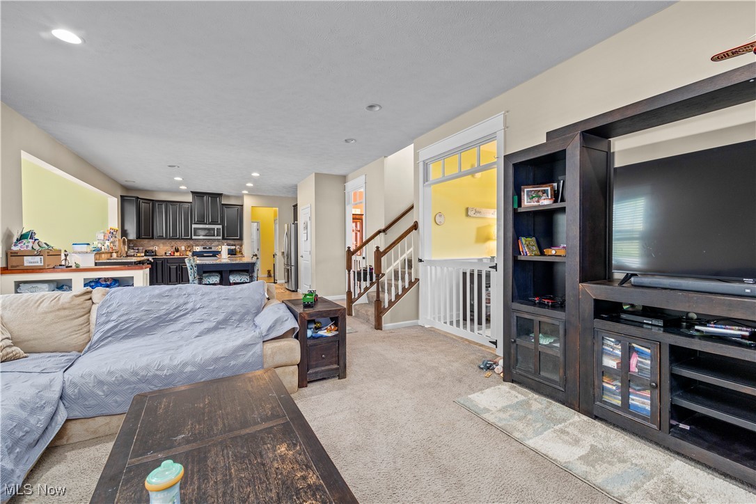 2516 Daegan Drive, Avon, Ohio image 10