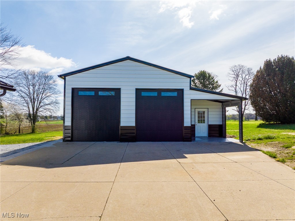 1018 Woodline Avenue, North Lawrence, Ohio image 8