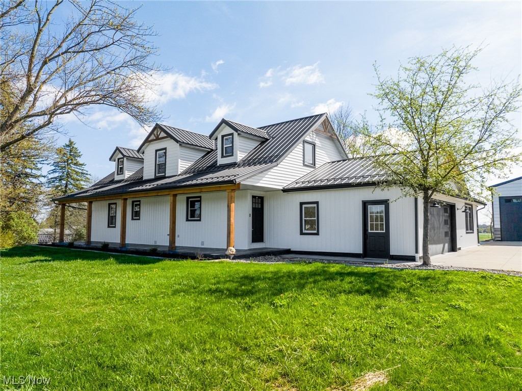 1018 Woodline Avenue, North Lawrence, Ohio image 1