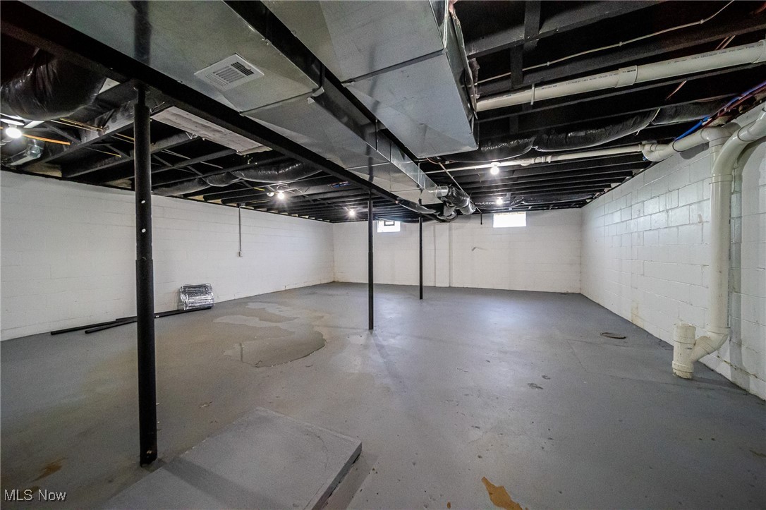1018 Woodline Avenue, North Lawrence, Ohio image 36