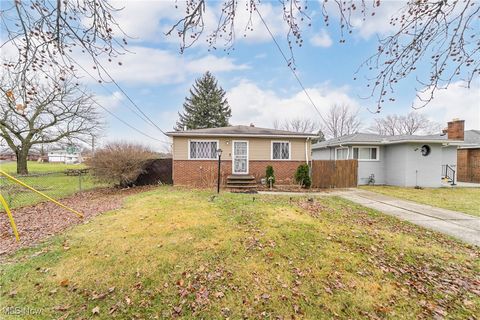 Photo of 16408 Highview Drive, Cleveland, OH 44128 (MLS # 5179487)