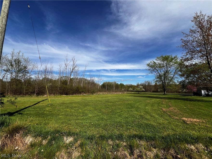 Welcome to Roaming Shores Lake Community offering this great buildable lot with great amenities, Lake access, Lakefront restaurant, clubhouse, beach, heated pool, fishing, boating, skiing, tennis courts, picnic area to all members. Minutes away from Marina, as well as Greenway Trail. This private lake community is surrounded by 550-acre man-made Lake with over 20 miles of shoreline. Come check it out!