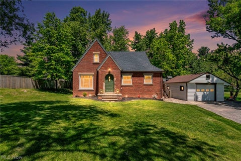 Homes For Sale - 2834 W Wallings Road<br/> Broadview Heights, OH 44147